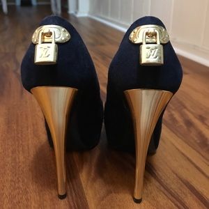 Louis Vuitton shoes (Authentic) no trade no return